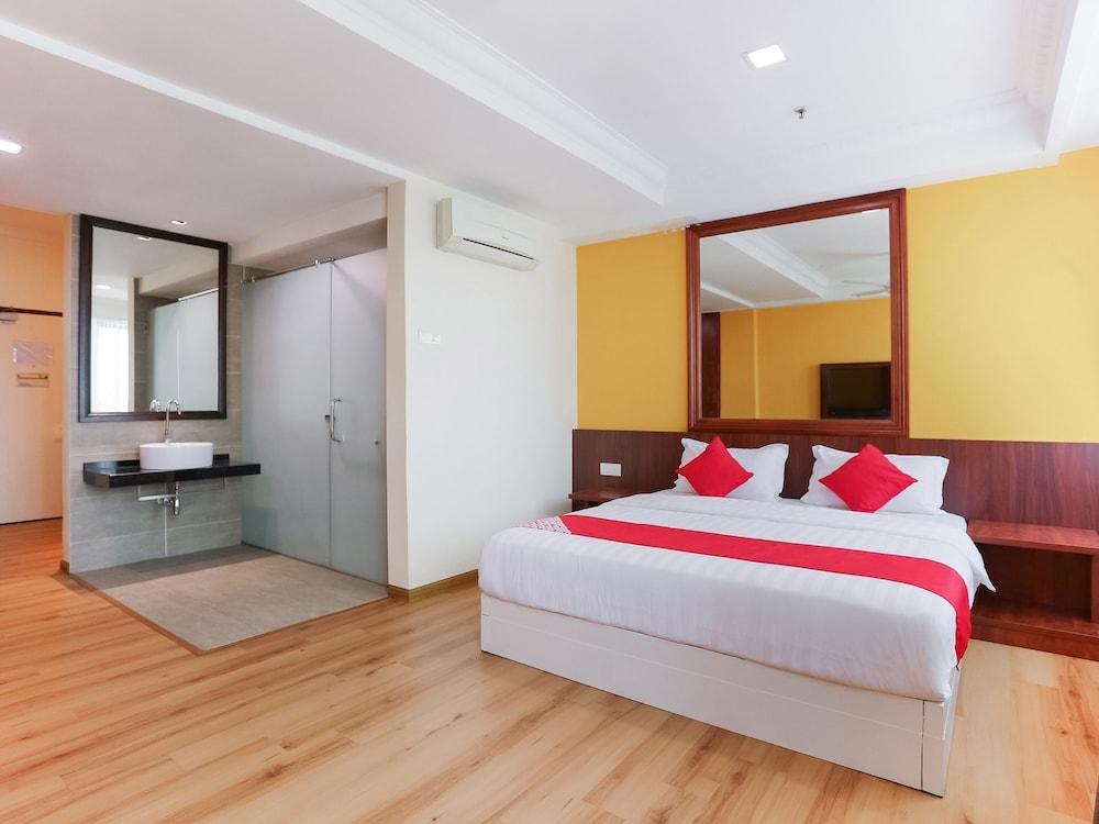 Collection O Hotel Super Cowboy Malacca Екстер'єр фото