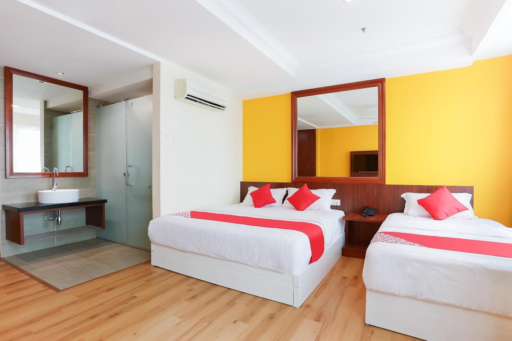 Collection O Hotel Super Cowboy Malacca Екстер'єр фото