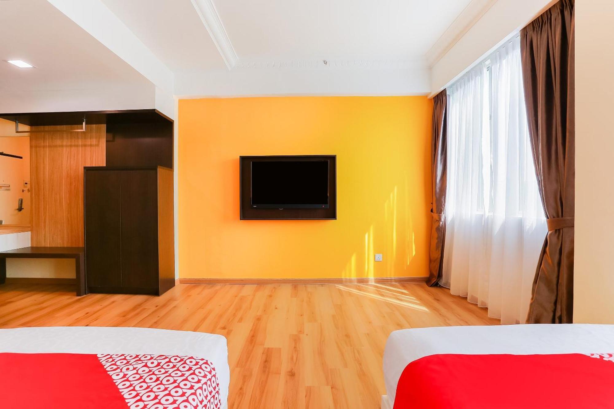 Collection O Hotel Super Cowboy Malacca Екстер'єр фото