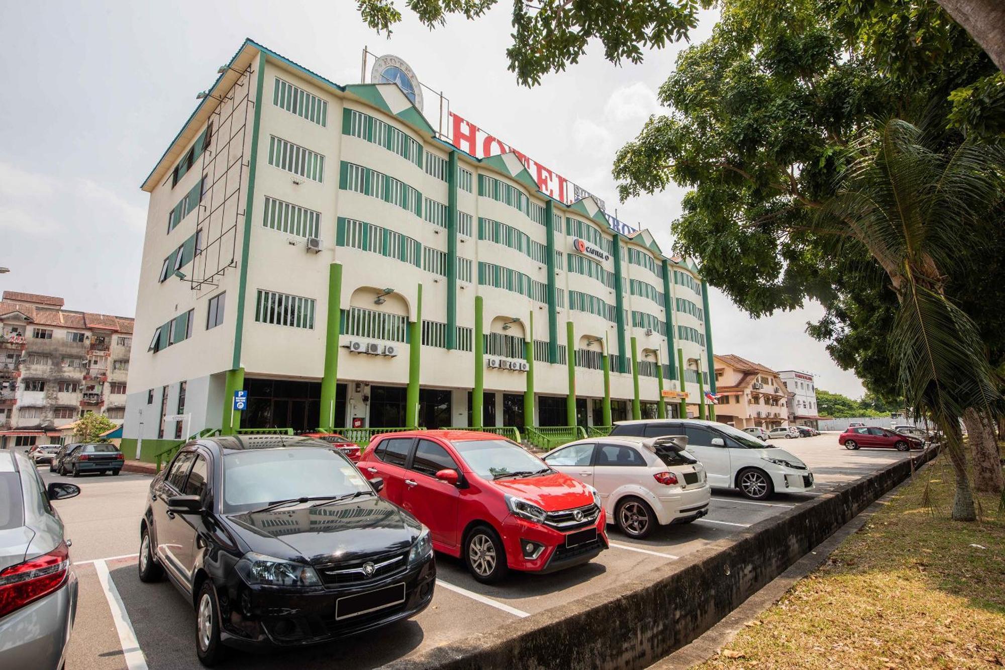 Collection O Hotel Super Cowboy Malacca Екстер'єр фото