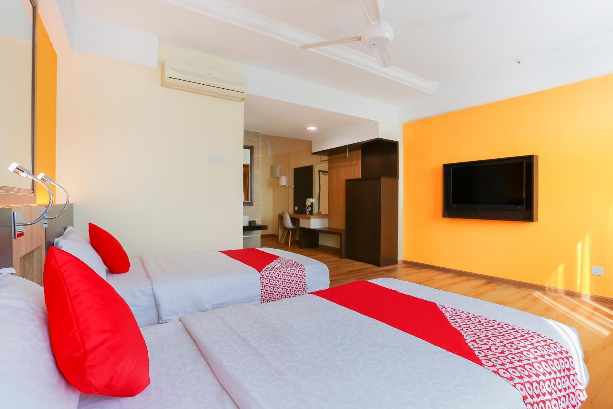 Collection O Hotel Super Cowboy Malacca Екстер'єр фото