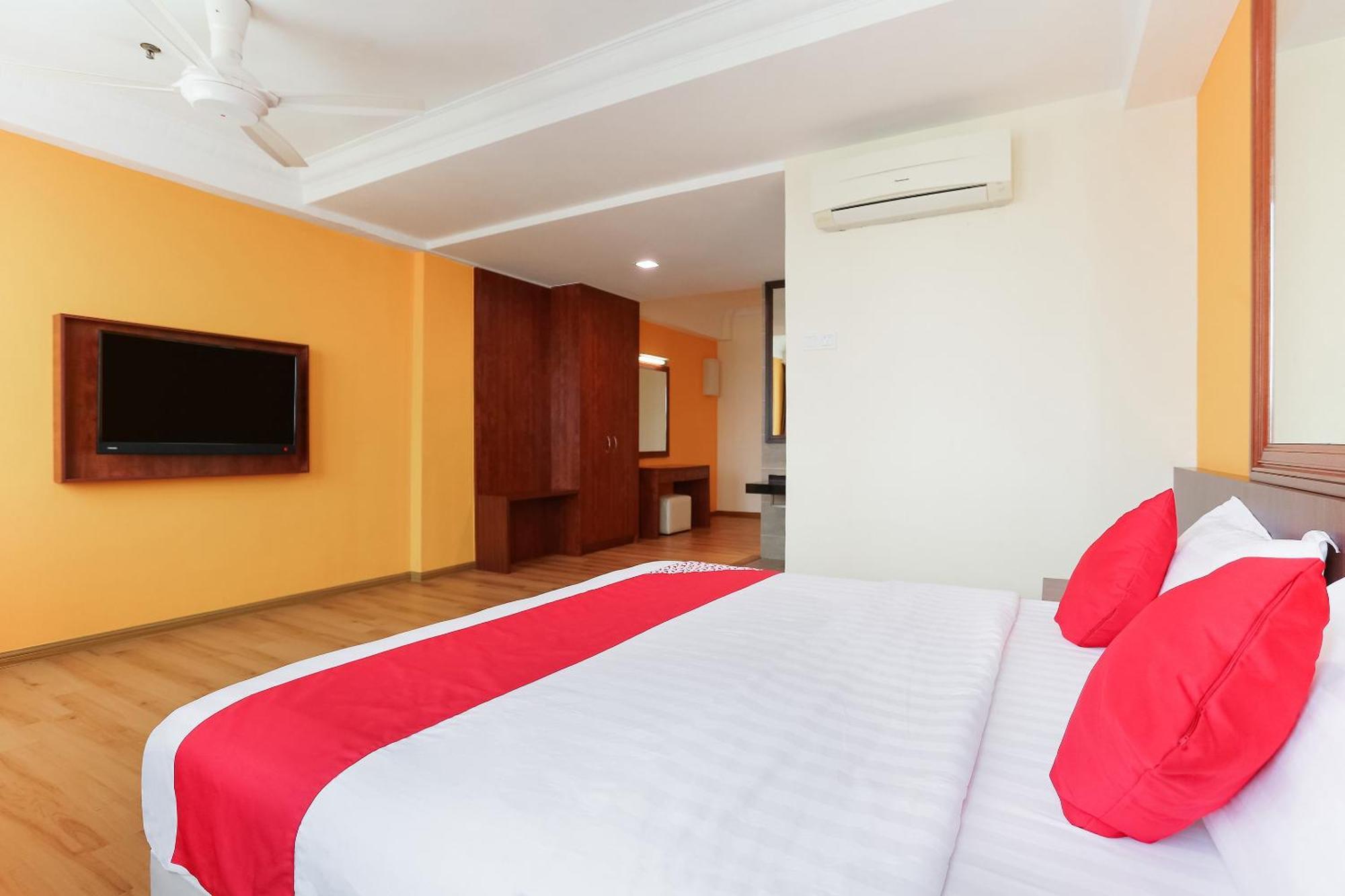 Collection O Hotel Super Cowboy Malacca Екстер'єр фото