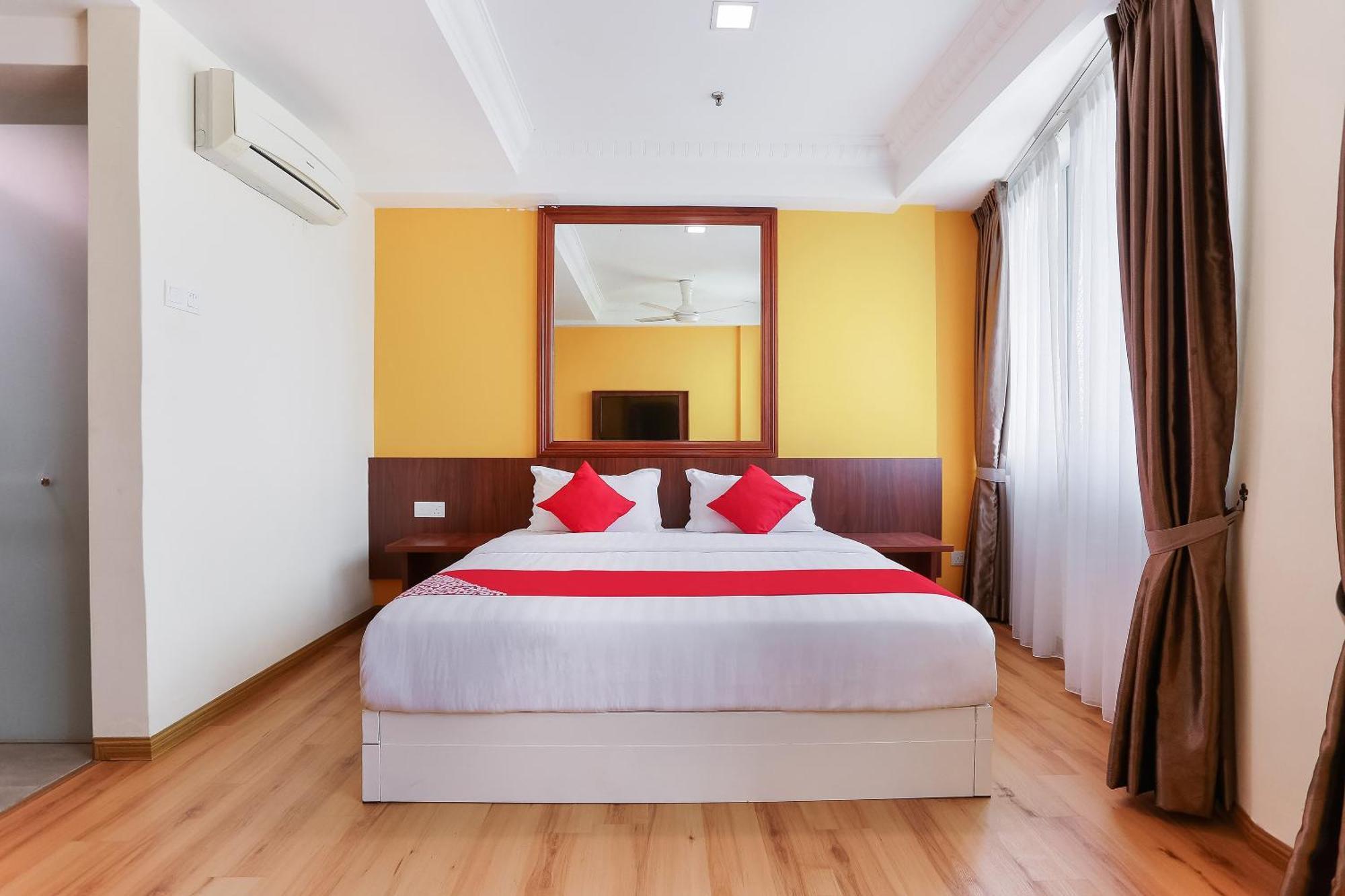 Collection O Hotel Super Cowboy Malacca Екстер'єр фото