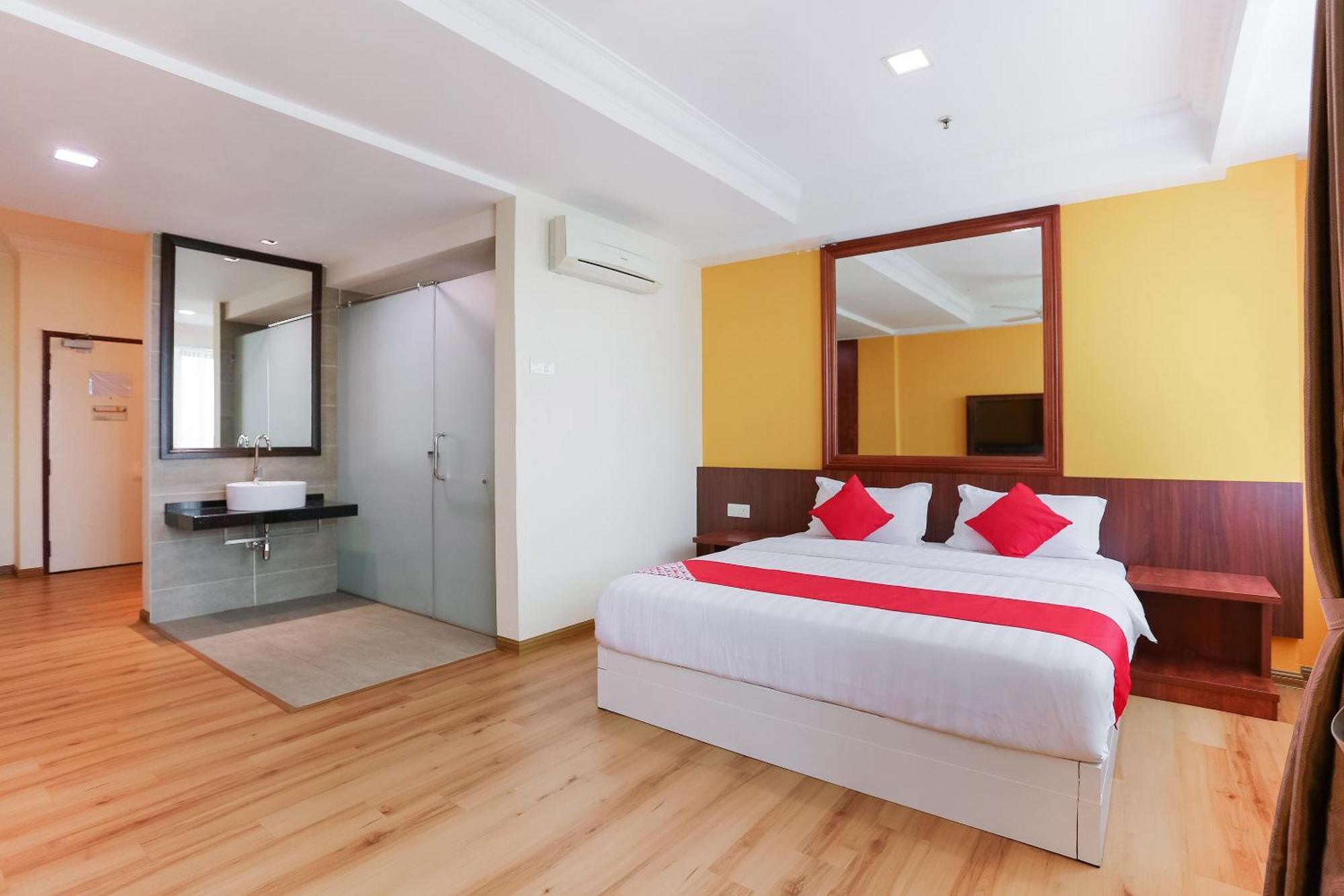Collection O Hotel Super Cowboy Malacca Екстер'єр фото