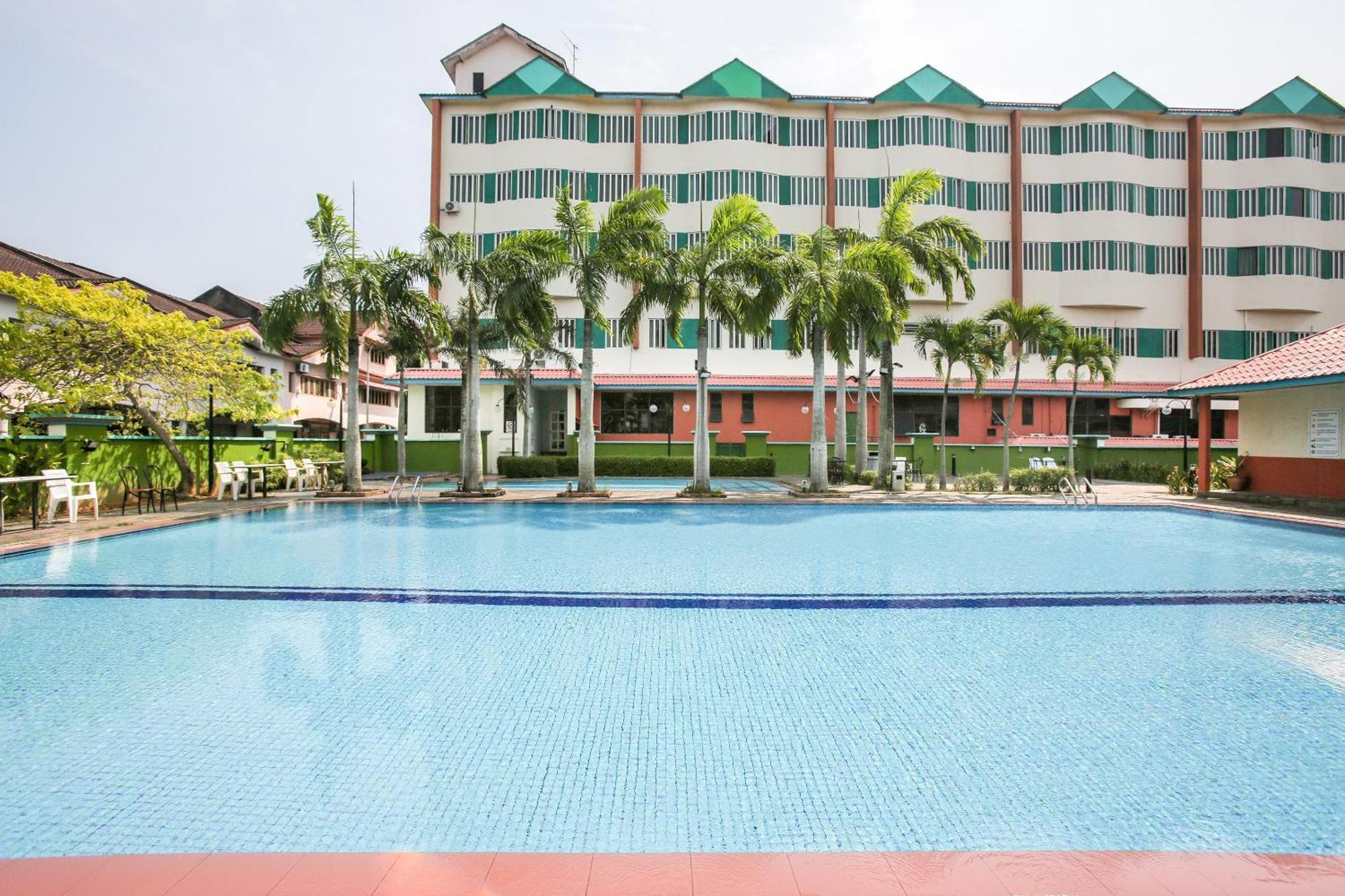 Collection O Hotel Super Cowboy Malacca Екстер'єр фото