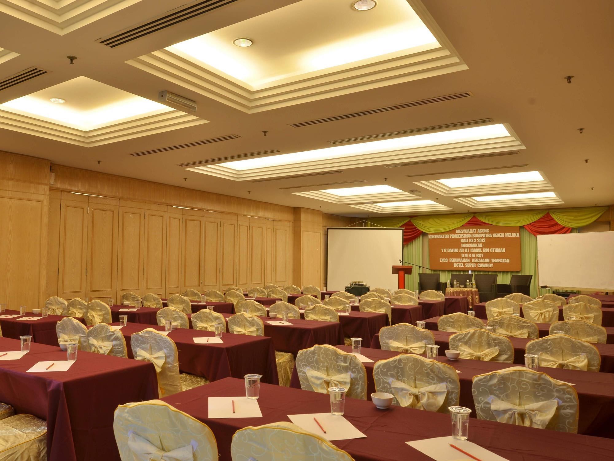 Collection O Hotel Super Cowboy Malacca Екстер'єр фото
