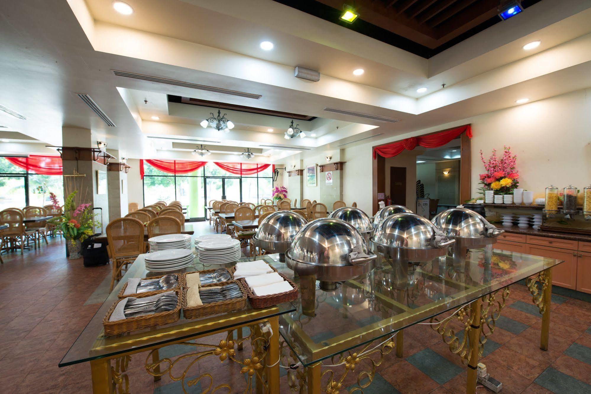 Collection O Hotel Super Cowboy Malacca Екстер'єр фото
